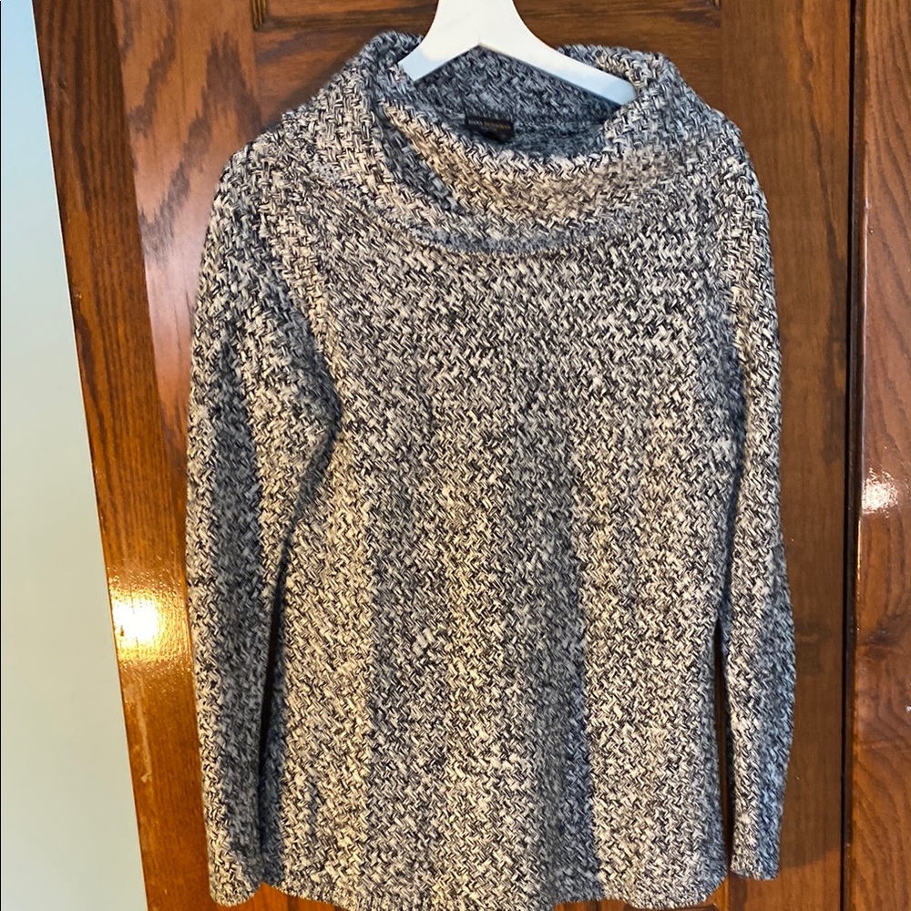 Cozy white & black Sweater